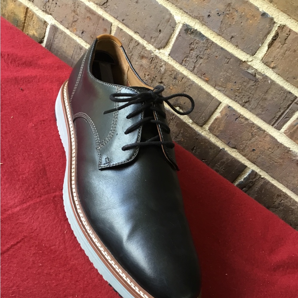 Classic Men’s Black Leather Derby Shoes